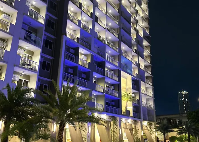 Aparthotel The Celandine Residences With Cities Skylines View