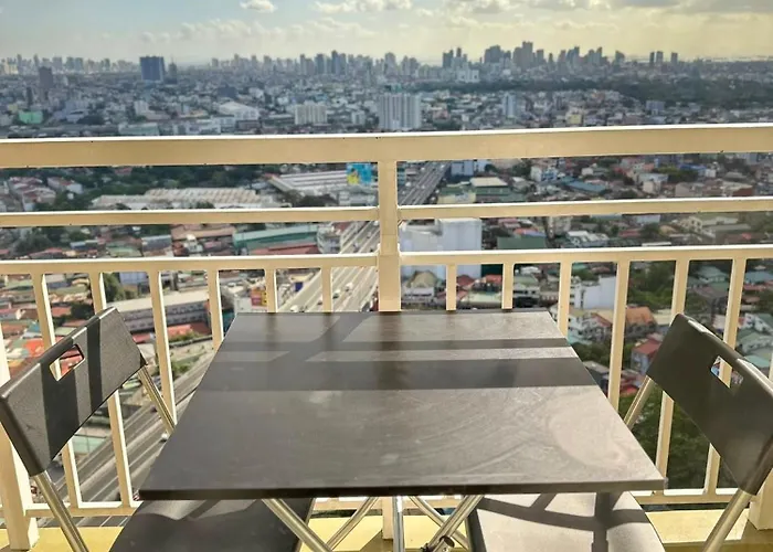 Aparthotel The Celandine Residences With Cities Skylines View